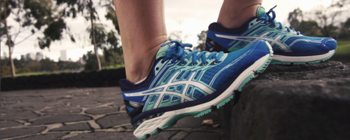 giày chạy bộ Asics