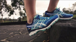 giày chạy bộ Asics