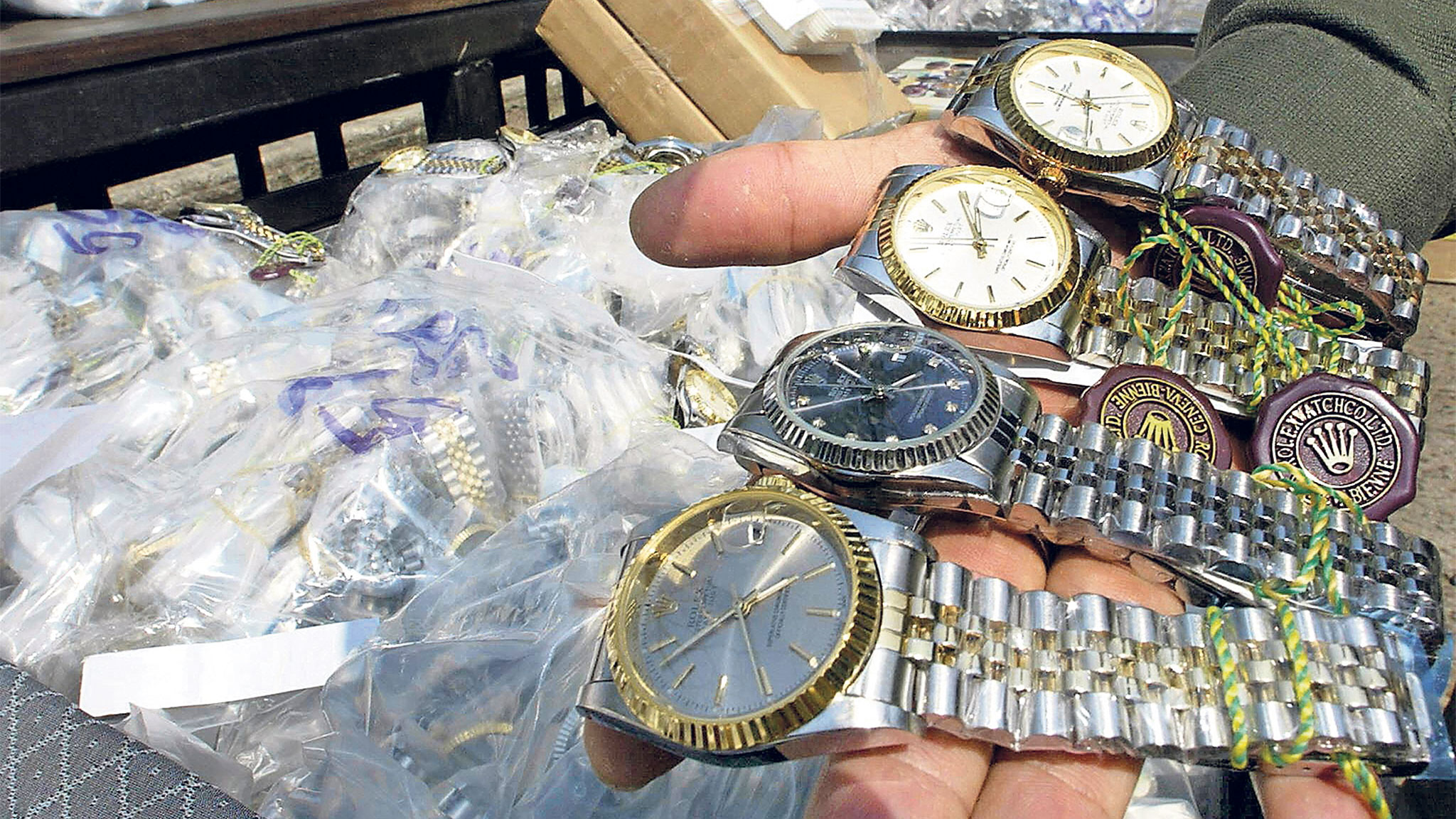 Những mẹo tố cáo đồng hồ Michael Kors Fake