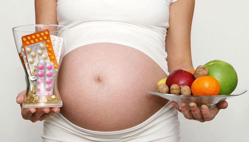  Mẹ bầu cần bổ sung thêm vitamin tổng hợp suốt quá trình thai nghén 