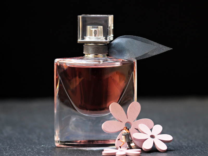 Mùi nước hoa mang hương thanh lịch, sang trọng và quý phái